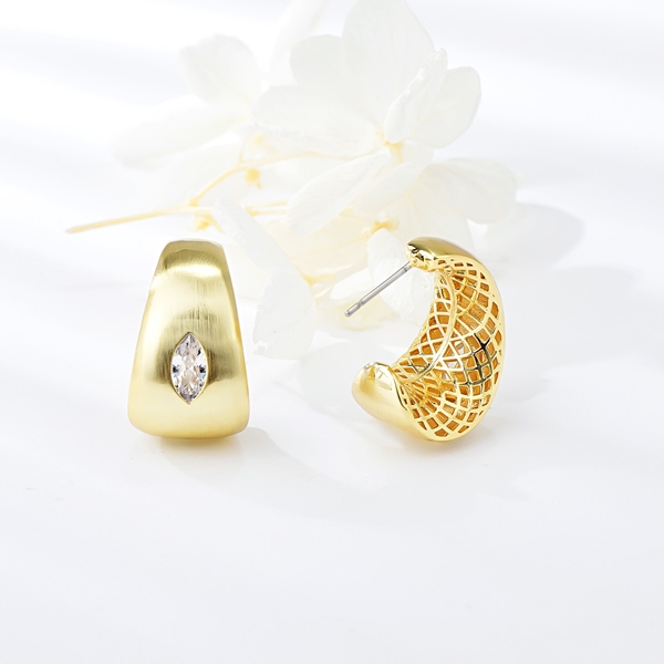 Picture of Dubai Zinc Alloy Stud Earrings with 3~7 Day Delivery