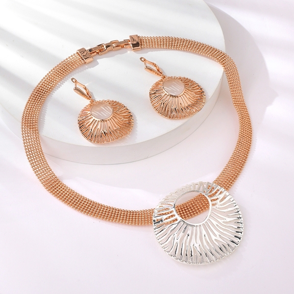 Picture of Latest Casual Dubai Necklace and Earring Set