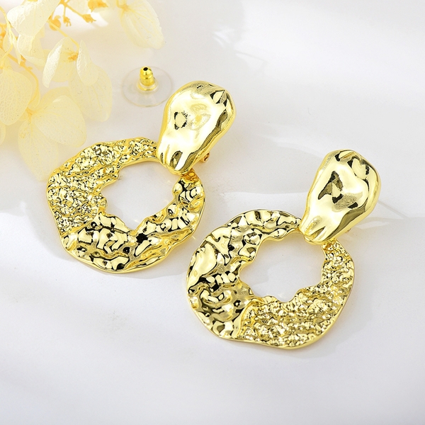 Picture of Hypoallergenic Gold Plated Zinc Alloy Dangle Earrings with Easy Return