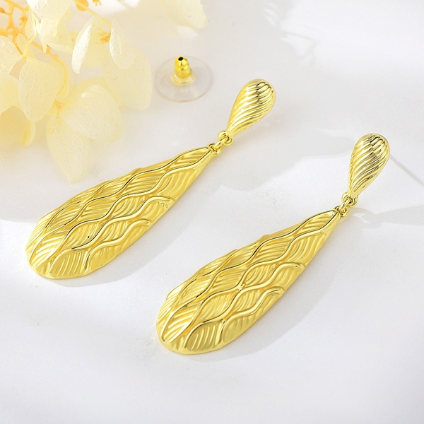 Picture of Eye-Catching Gold Plated Medium Dangle Earrings with Member Discount