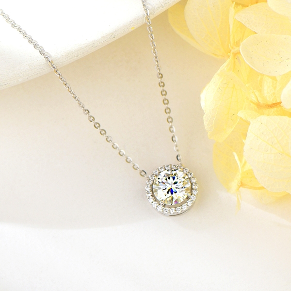 Picture of 925 Sterling Silver Moissanite Pendant Necklace at Super Low Price