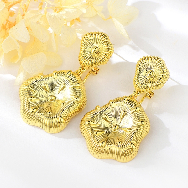 Picture of Zinc Alloy Dubai Dangle Earrings with Worldwide Shipping